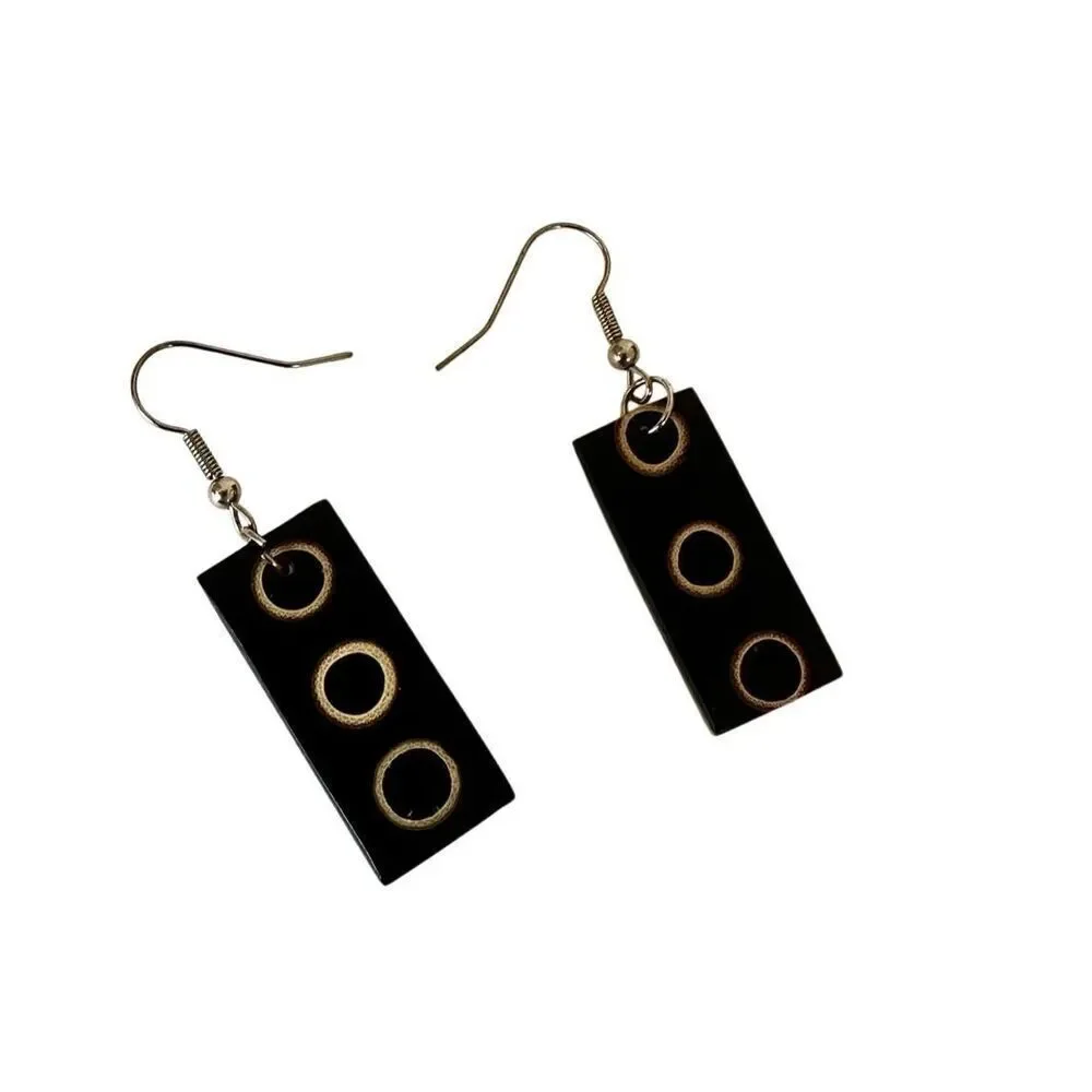 Black shell circle pattern  earrings